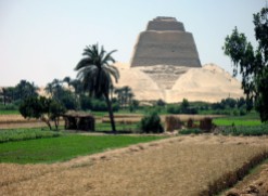 Egypt-LeCaire-mai08 287CD Meïdoum